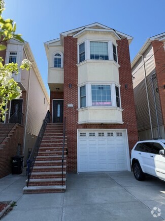 Building Photo - 211 Cleveland Ave