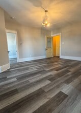 Building Photo - 403 W Main St