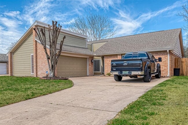 Building Photo - 13322 Pantano Dr