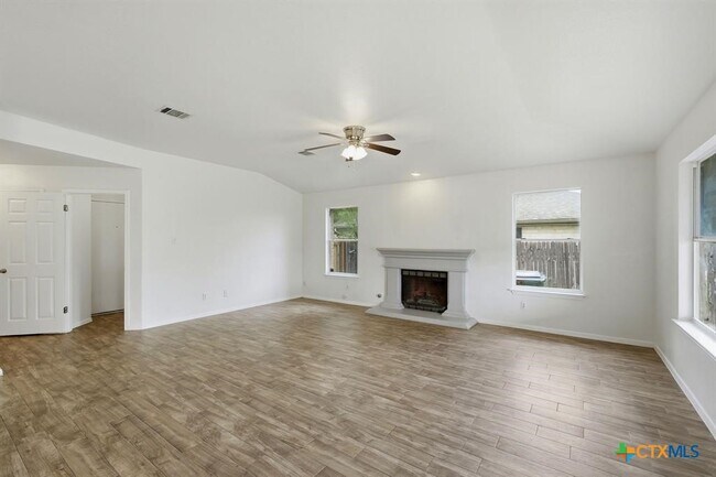Foto del edificio - 1005 Rolling Ridge Dr