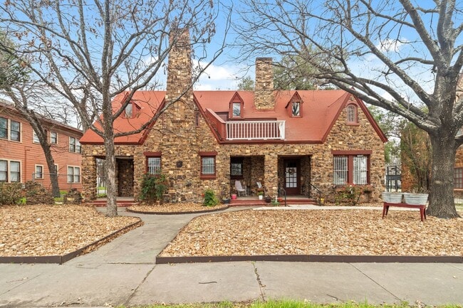 Building Photo - 1618 W Kings Hwy