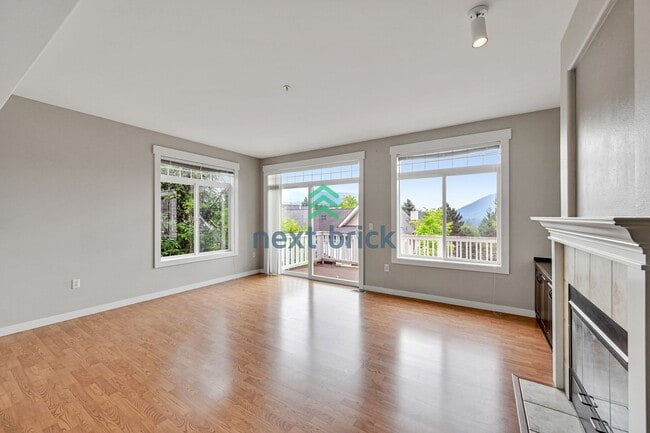Building Photo - 3 BED & 3.5 BATH FOR RENT