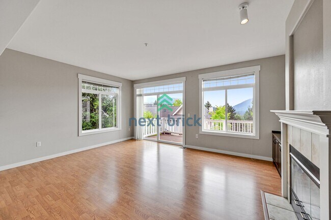 Foto del edificio - 3 BED & 3.5 BATH FOR RENT