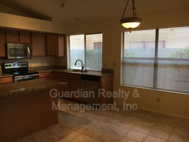 Foto del edificio - 5941 E Kelton Ln