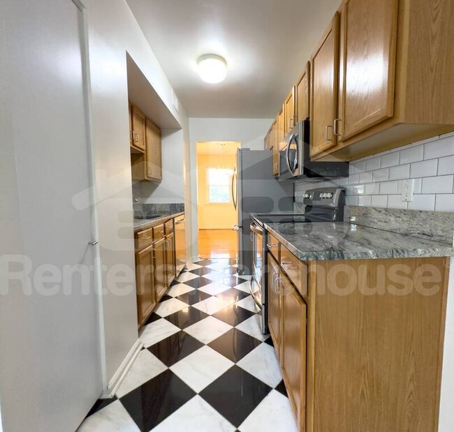 Building Photo - 250 Gold Kettle Dr