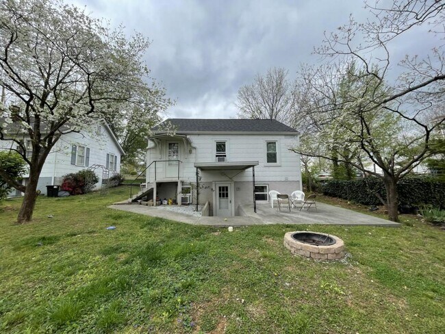Building Photo - 1270 Peoples St