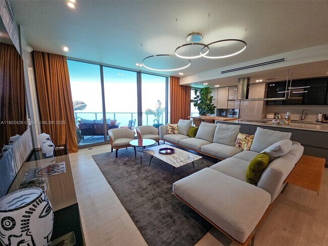 Foto del edificio - 15701 Collins Ave