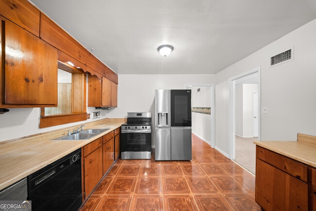 Foto del edificio - 112 Cedar Grove Rd