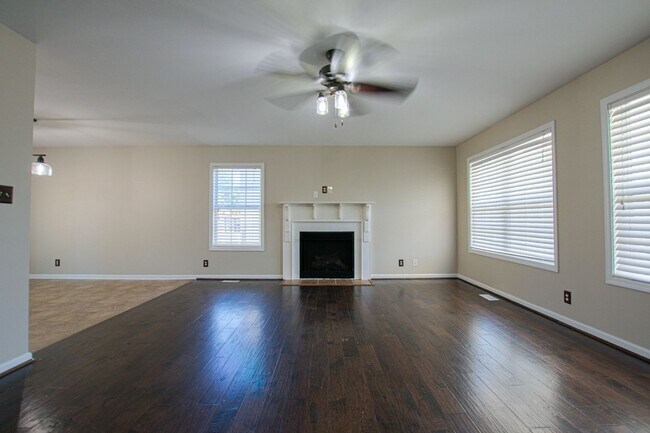 Foto del edificio - Pet Friendly Three Bedroom with Bonus!