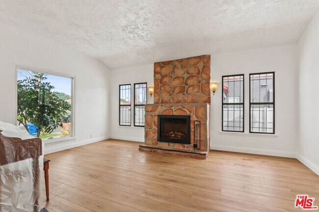 Foto del edificio - 3722 Wellington Rd