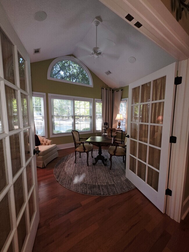 Foto del edificio - 144 Edgewood Ct