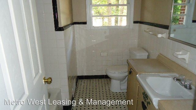 Building Photo - 1622 Maple St