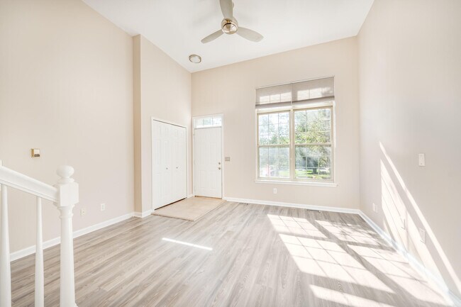 Foto del edificio - 695 River Park Village Blvd