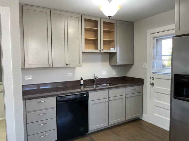Foto del edificio - 4240 Gilbert Ave