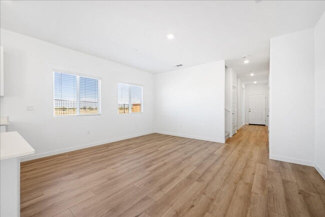 Building Photo - 3685 Vestland Ct