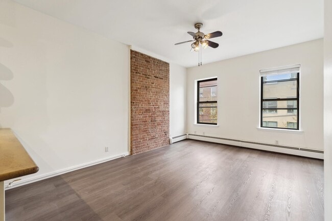 Building Photo - 133 Grand St