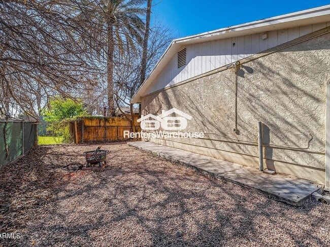 Building Photo - 325 S Pioneer