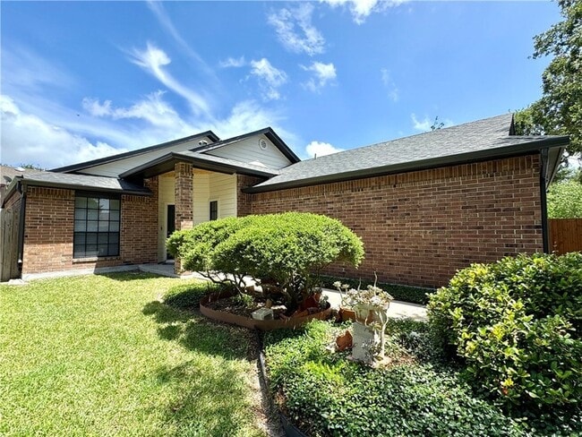 Building Photo - 6929 Monarch St