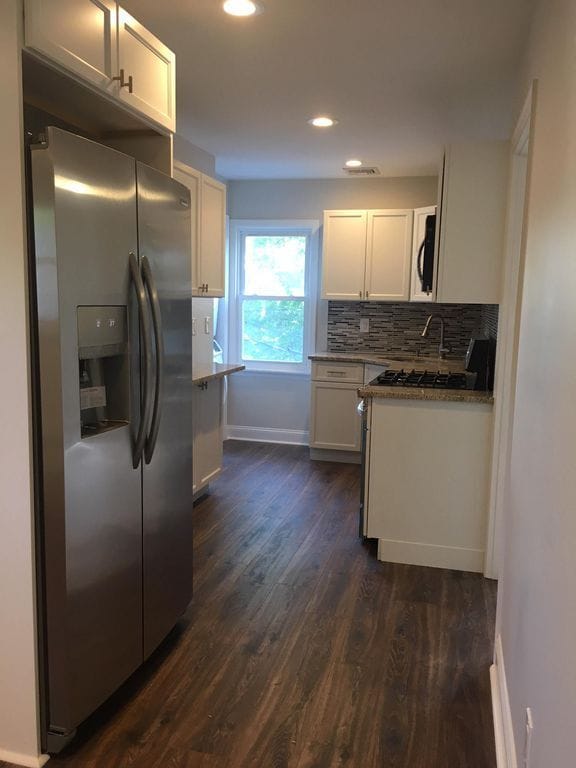 Side by Side Refrigerator - 14 Hickory St