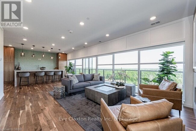 Photo du bâtiment - 1880 Gordon St