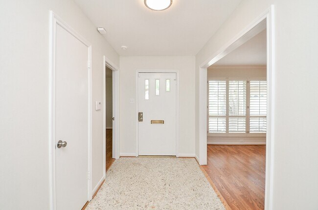 Foto del edificio - 7719 Lacy Hill Dr