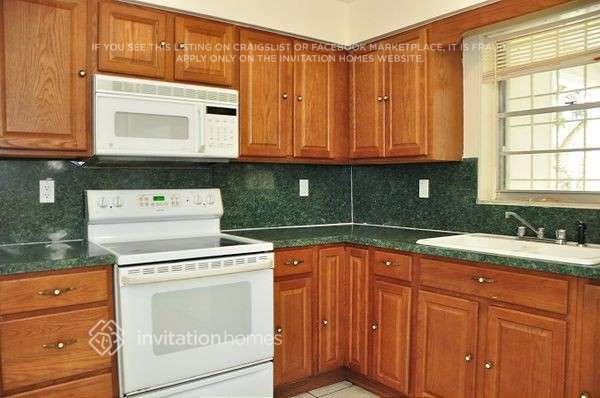 Building Photo - 1380 SW 26th Terrace