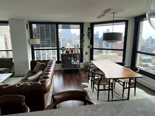 Foto del edificio - 1030 N State St