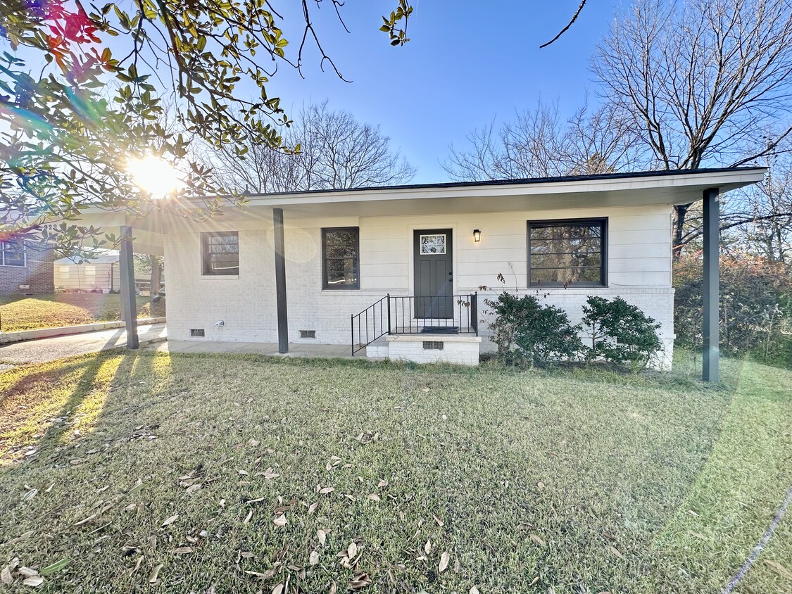 Foto principal - 922 Lynden Blvd