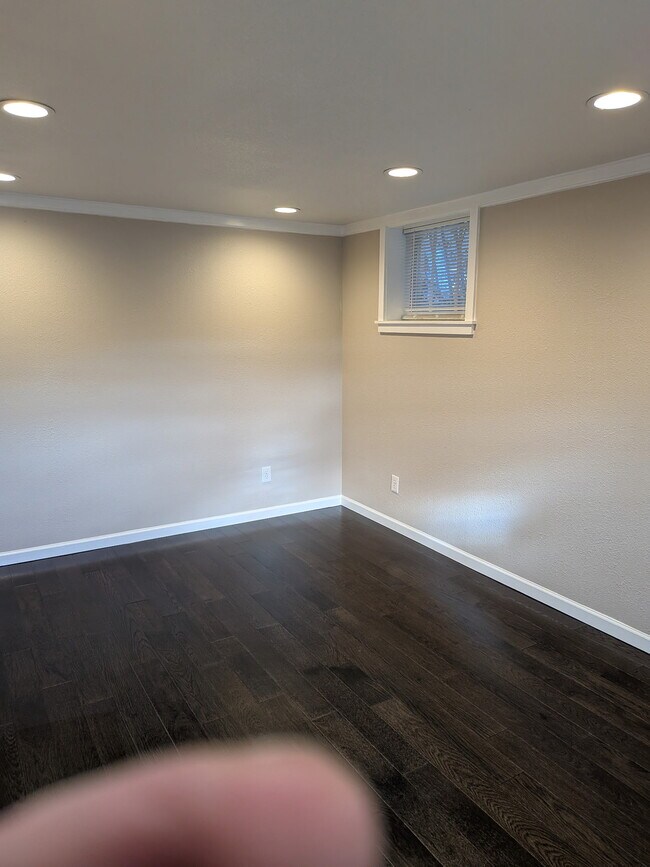 Sala de estar - 402 NE 40th St