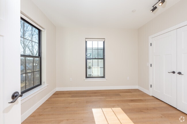 1BD, 1BA - 870SF - Bedroom - Overland Crossing