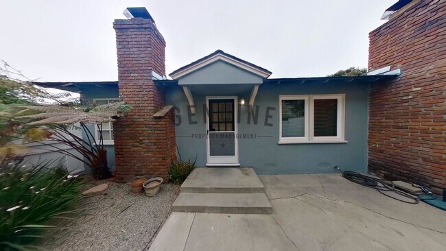 Foto del edificio - 702 Begonia Ave