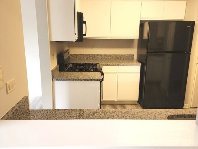 Building Photo - 252 Kensington Ct
