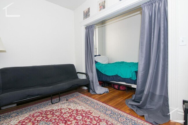 Building Photo - Avl NOW - No Fee! Spacious alcove studio i...