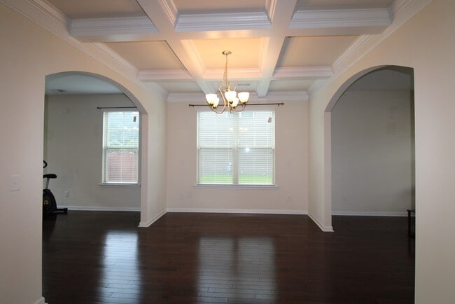 Building Photo - 870 Cormier Dr
