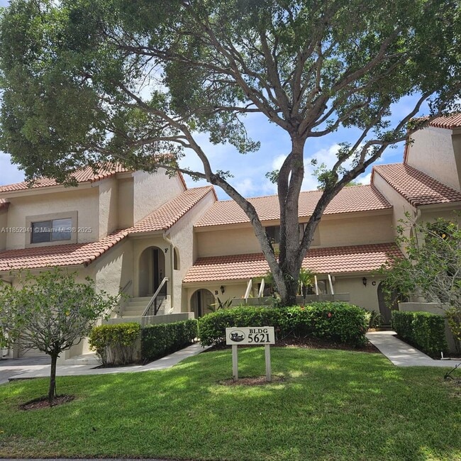 Building Photo - 5621 Coach House Cir