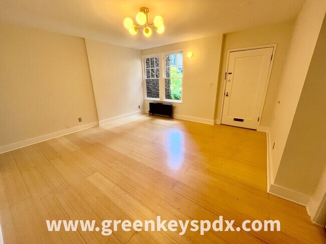 Foto del edificio - Historic Nob Hill Studio Condo at Patricia Court – Walk to NW 23rd