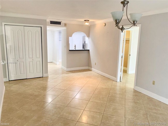 Building Photo - 3 br, 2 bath Condo - 10300 SW 24th St # E14IV