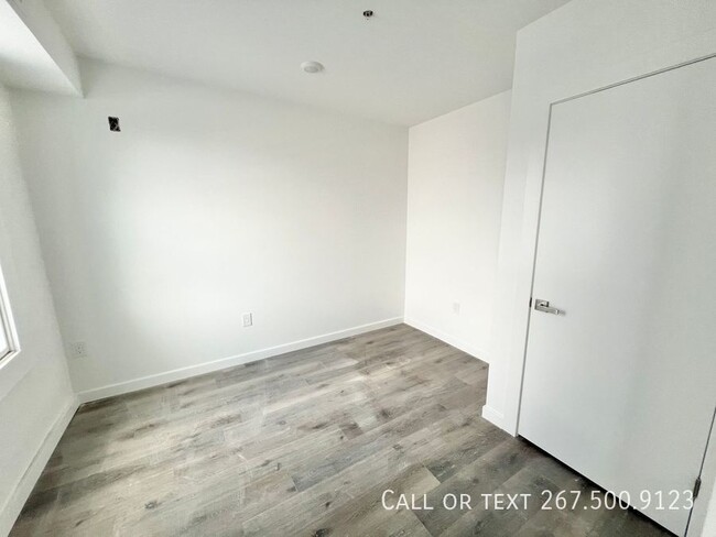 Foto del edificio - Beautiful, renovated 1BR unit located in F...