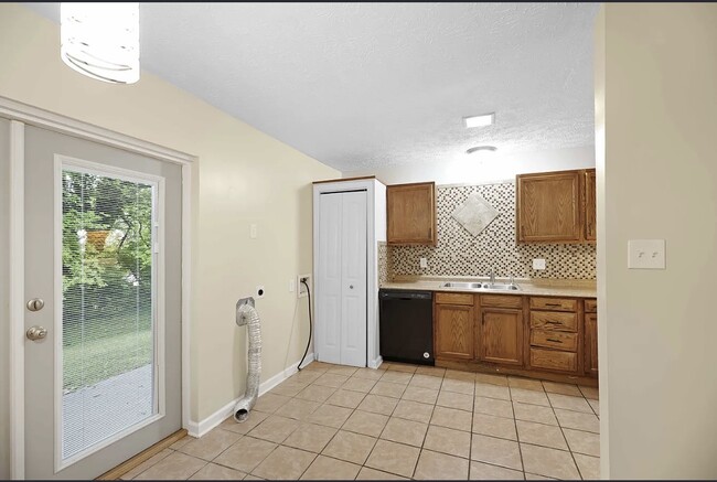 Foto del edificio - 1405 Forest Ave