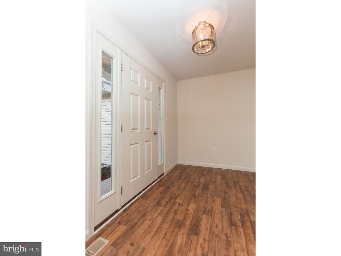 Primary Photo - 233 W Woodview Rd