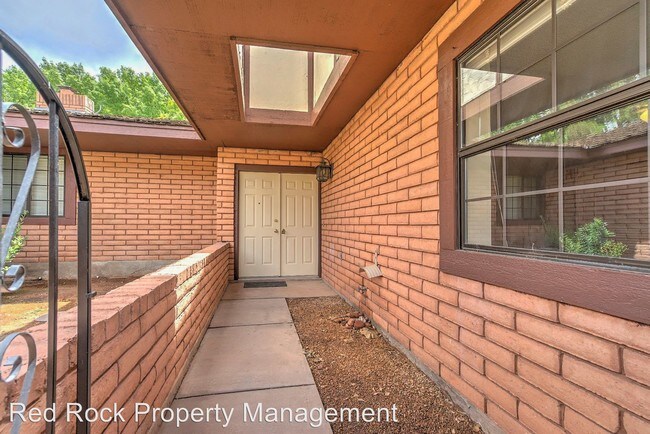 Building Photo - 426 W Brigham Rd