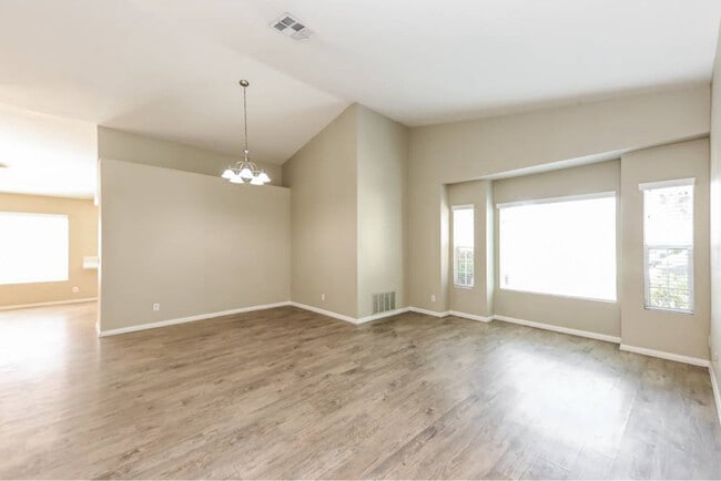 Foto del edificio - 39746 Sunrose Dr