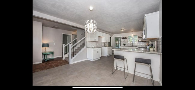 Building Photo - True 4 bed in Edmond Schools, all the mode...
