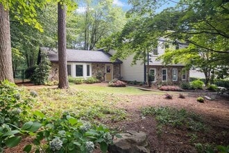 Building Photo - 4989 Kingswood Dr