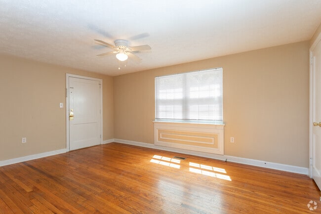 2BR, 1BA - 1,000SF - Living Area - Haymount Historic Apartments