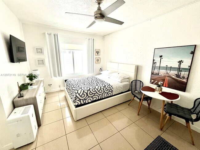 Foto del edificio - 3710 Collins Ave