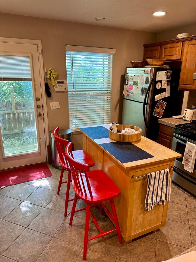 Cocina - 5005 Eilers Ave.