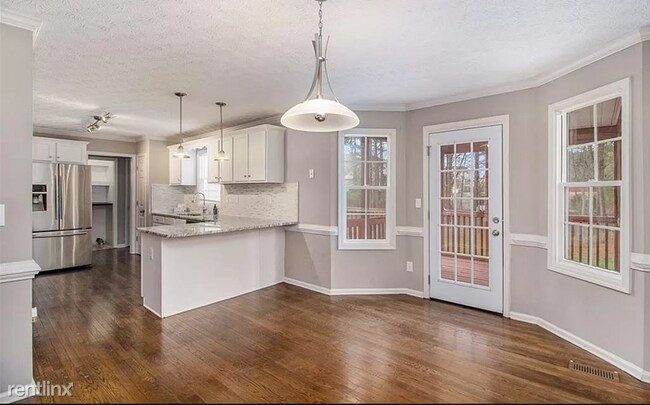 Building Photo - 5 br, 2 bath House - 228 Spring Dale Lane