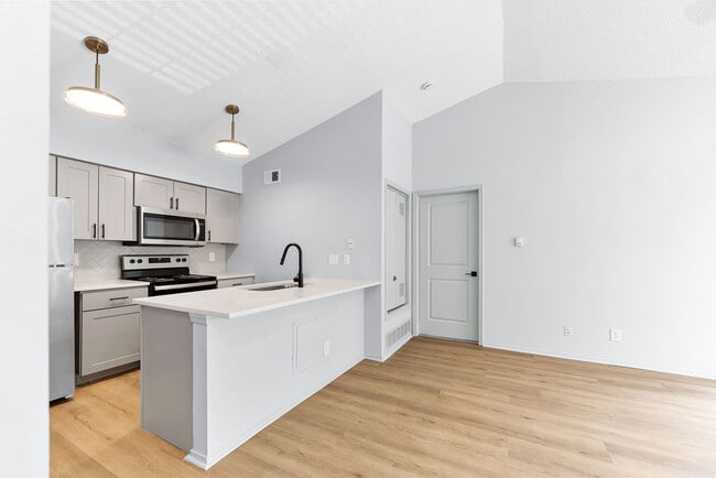 Building Photo - Silverwood Apartments