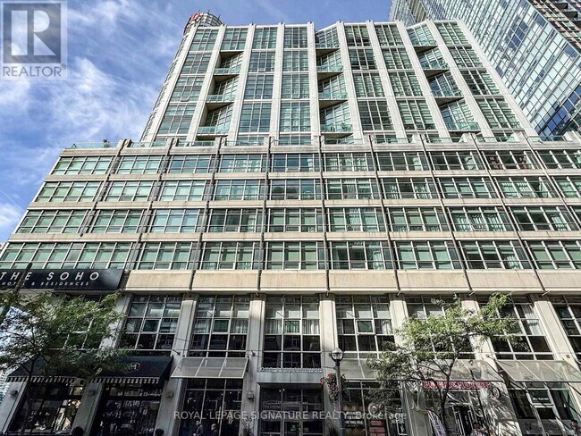 Photo du bâtiment - 36 Blue Jays Way